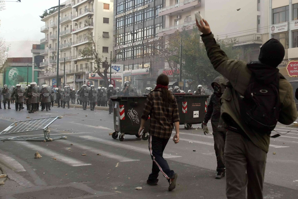 Des centaines de personnes défilent à Thessalonique pour commémorer la mort d'un adolescent abattu par la police 