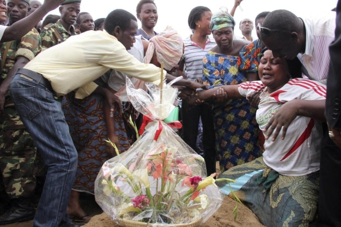 Le Burundi inhume les 19 victimes de l'attaque de Gatumba
