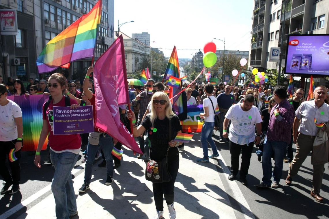 11e jour de manifestations antigouvernementales : Des centaines de personnes défilent à Belgrade