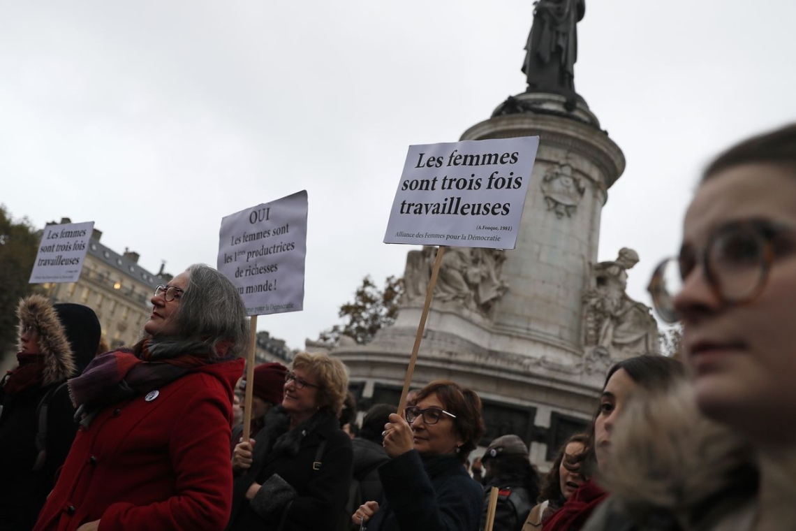 France : Plusieurs femmes manifestent à Paris à l'occasion de la JIF