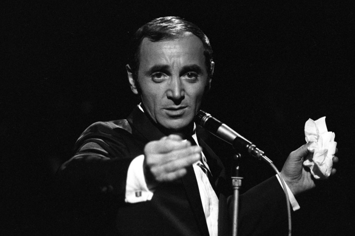 Hommage à Charles Aznavour dans son Paris d'antan