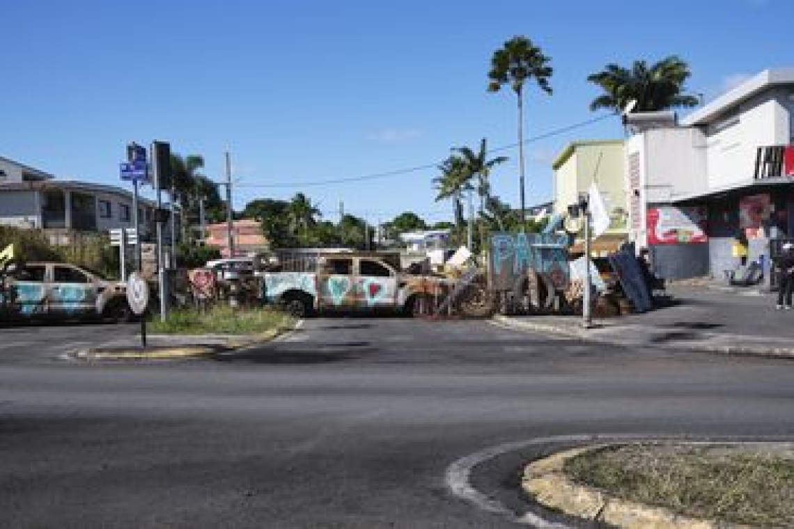 Apaisement ou tour de passe-passe en Nouvelle-Calédonie : l'Élysée annonce que l'état d'urgence va être levé