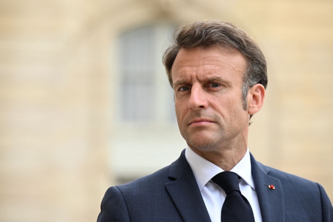 À l'approche des législatives, Macron alerte sur la montée des discours extrêmes