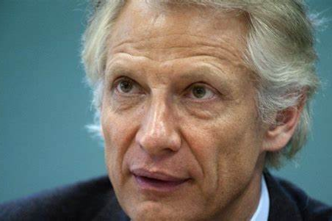 Législatives 2024 : De Villepin appelle le président à "se mettre au-dessus des clans et des factions"