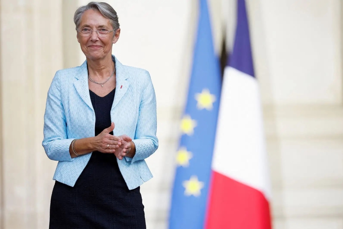 L'histoire de France est marquée par des femmes qui ont exercé une influence considérable sur le pouvoir, des favorites royales aux femmes politiques contemporaines.