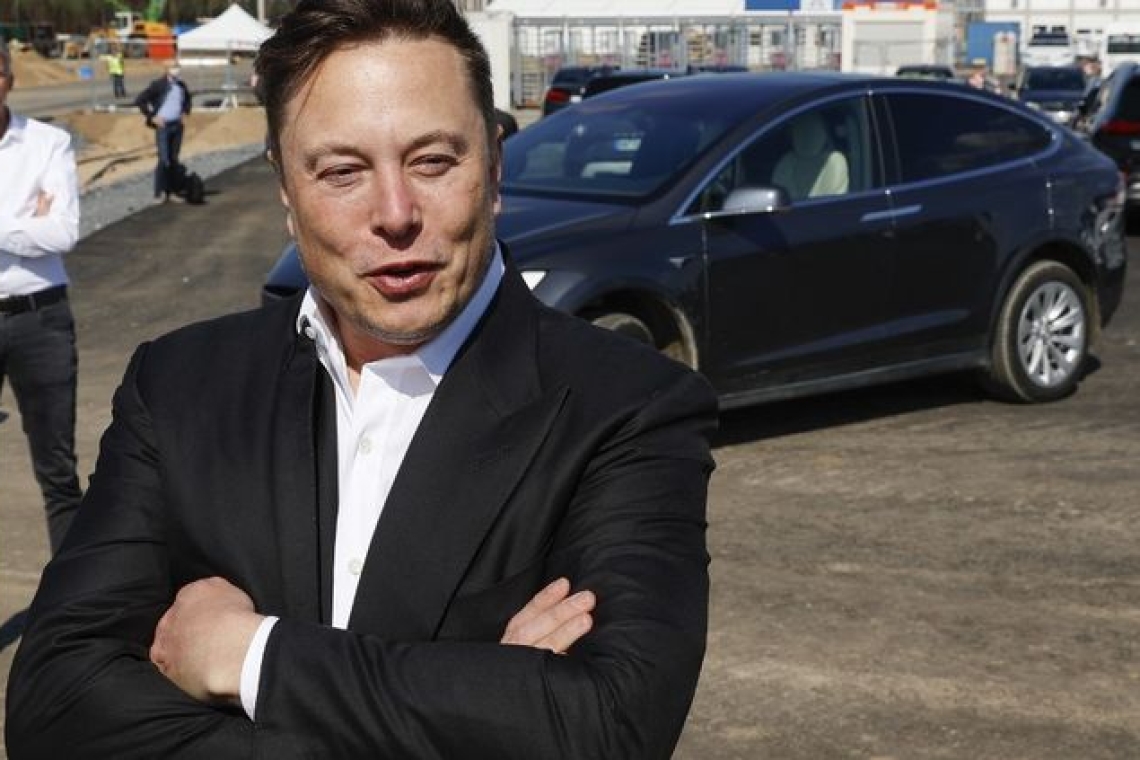 Eco & Tech : Le patron de Tesla veut créer un homme bionique et pucé