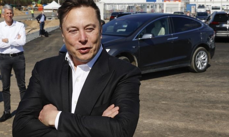 Eco & Tech : Le patron de Tesla veut créer un homme bionique et pucé