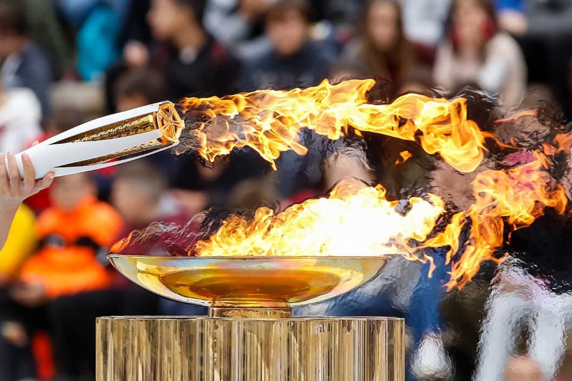 JO de Paris 2024 : Mystères de la cérémonie d'ouverture - Qui était le porteur de flamme masqué ?