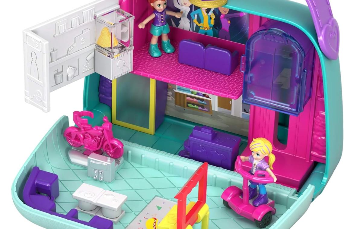 Airbnb Inaugure une Expérience Unique avec un Coffret Polly Pocket Géant