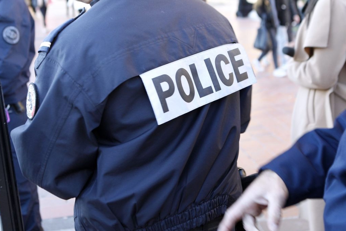 Marseille : Un Homme Sous OQTF Blesse Deux Policiers en Tentant de S’enfuir