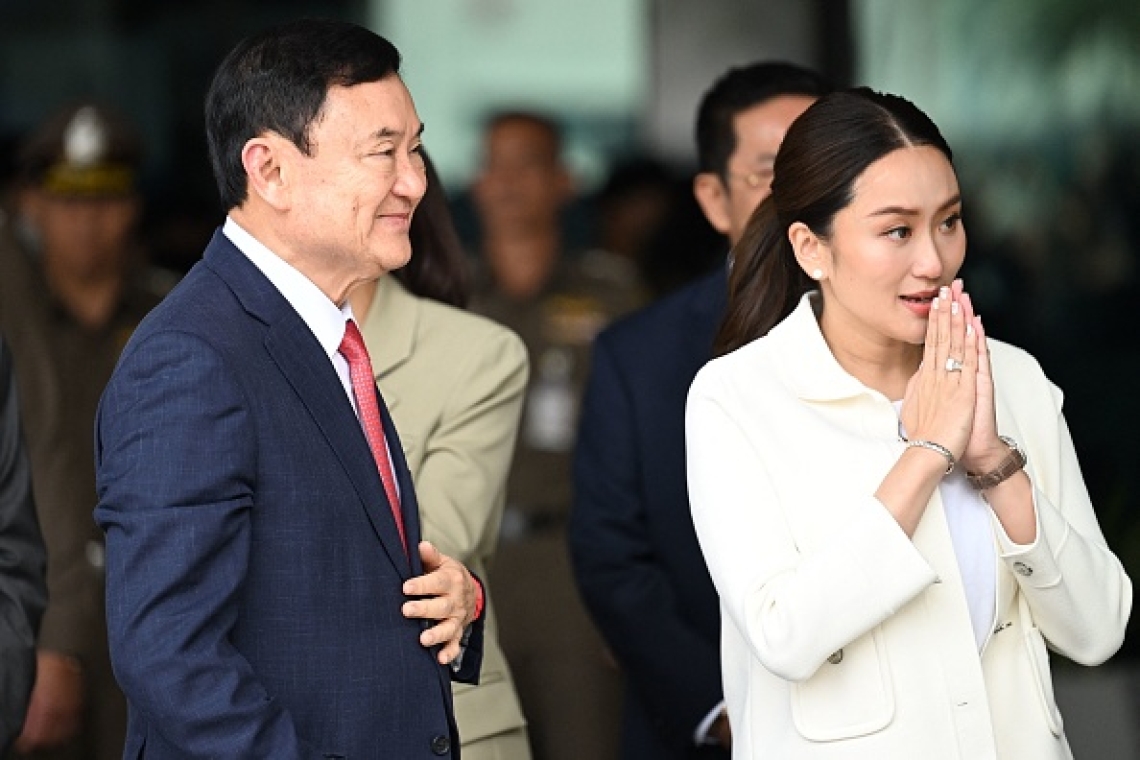 Thaïlande : Grâce Royale pour Thaksin Shinawatra et Nomination de sa Fille comme Première Ministre