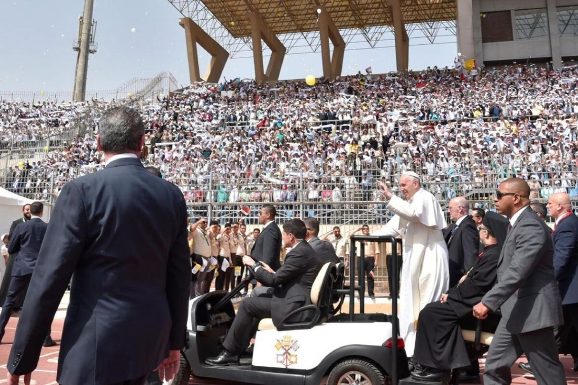 1.	Omondo International - Le Pape célèbre une messe géante à Jakarta pour le dialogue interreligieux