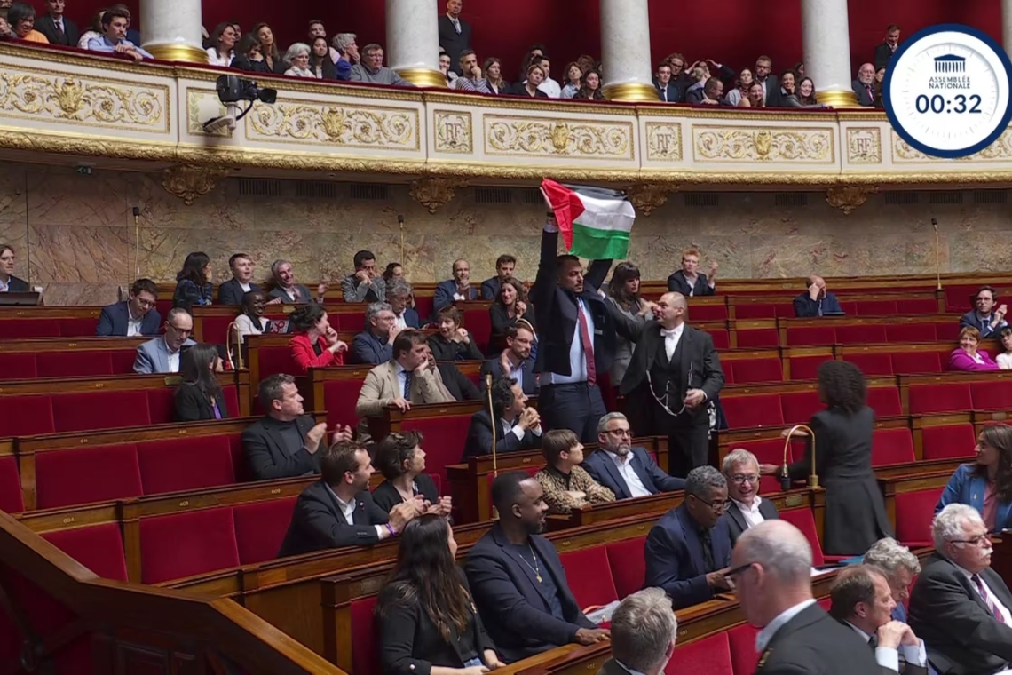 Omondo Politique - Le député LFI Sébastien Delogu réclame son drapeau palestinien à Yaël Braun-Pivet