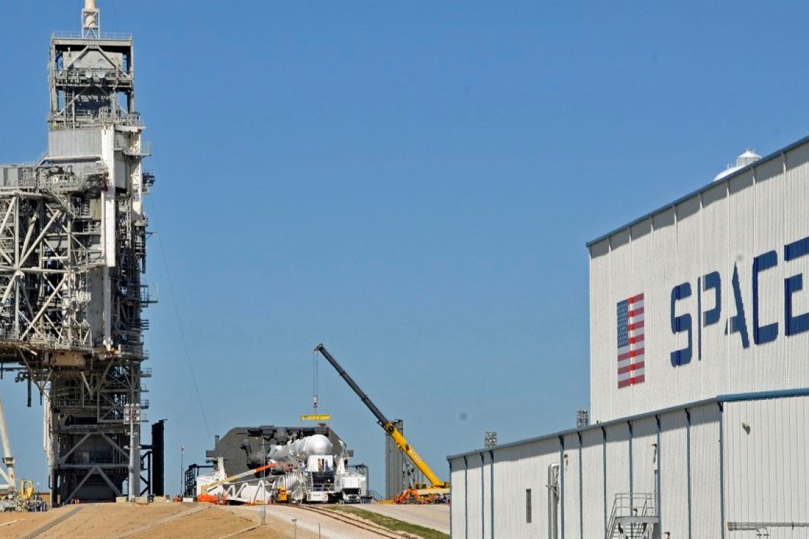 OMONDO ESPACE - SpaceX annonce le premier vol touristique autour de la Lune pour 2025