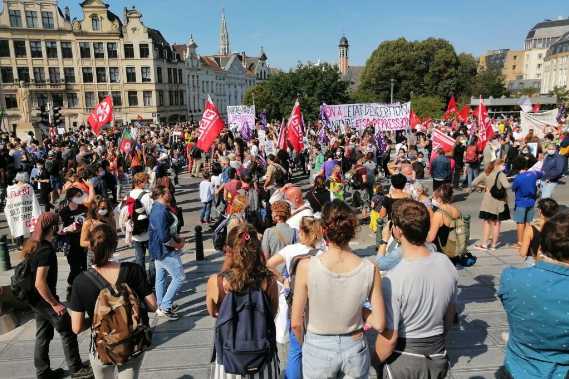 OMONDO SOCIÉTÉ - Manifestation à Carhaix : des milliers de personnes réclament la réouverture des urgences 24h/24