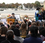 OMONDO SOCIÉTÉ - Paris : Hommage des fans à Liam Payne aux Tuileries