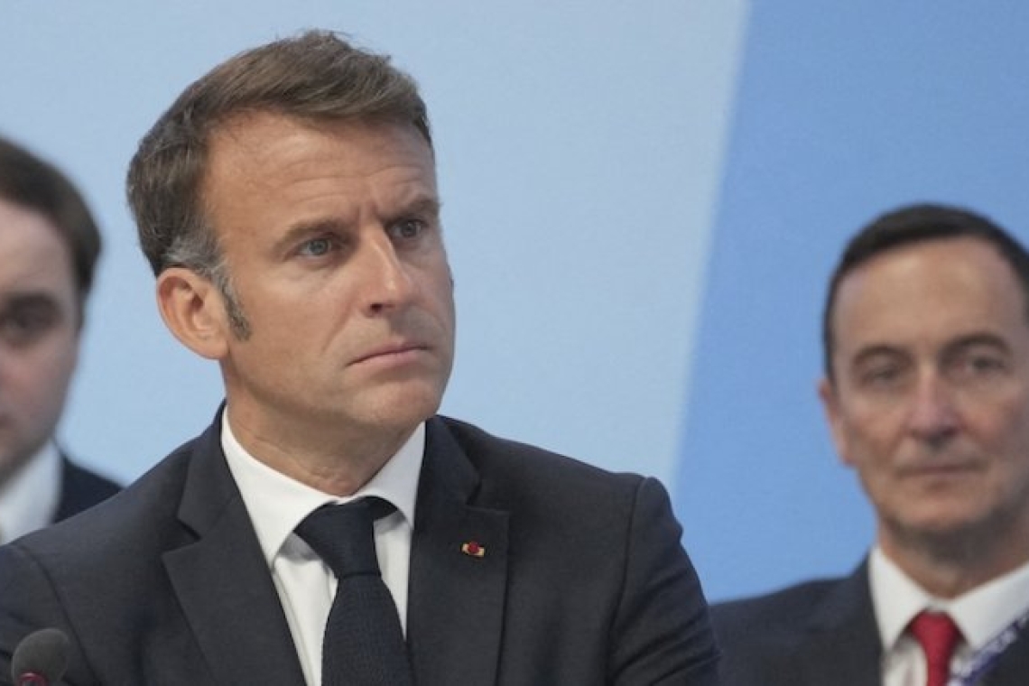 OMONDO POLITIQUE - Macron critique les hausses d'impôts : tension gouvernementale