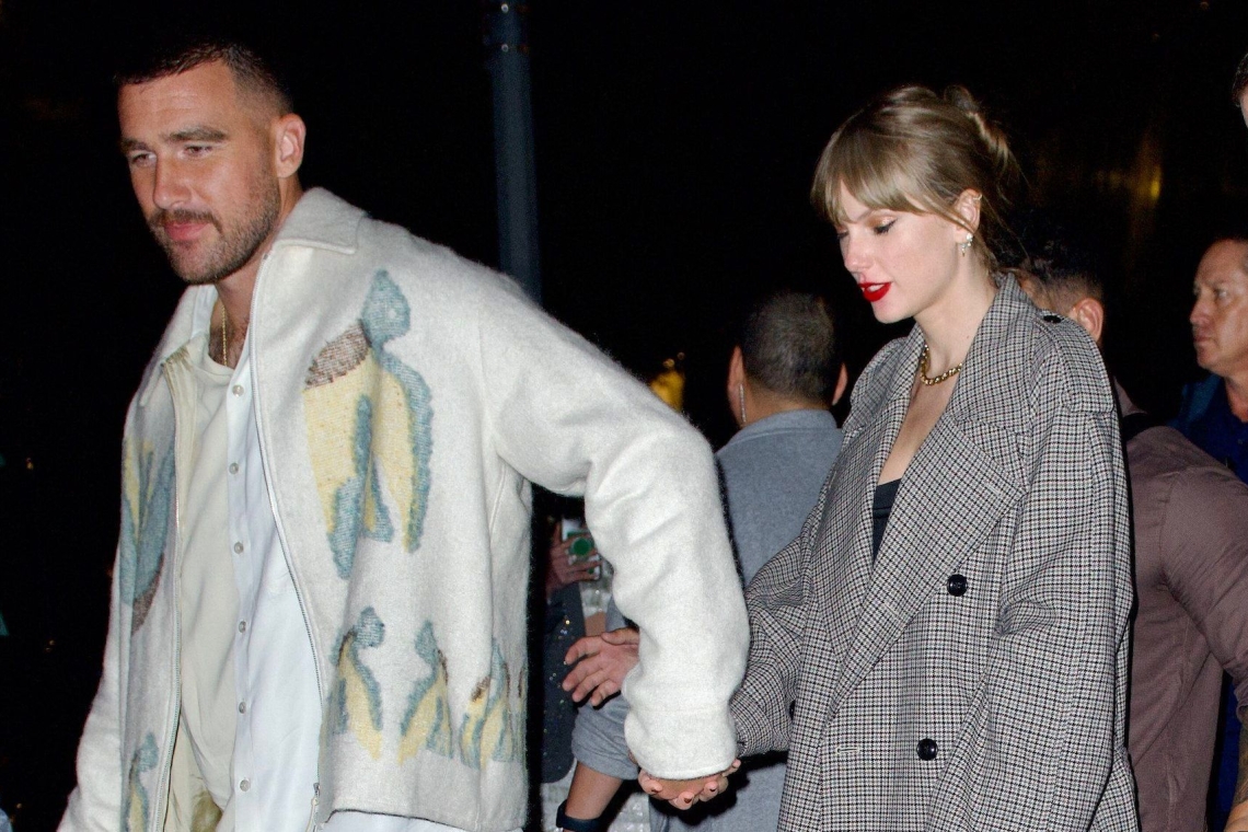 OMONDO PEOPLE - Taylor Swift et Travis Kelce : Une romance qui enflamme les réseaux sociaux