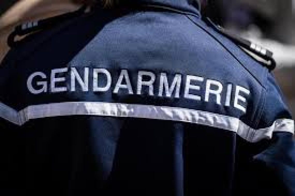 OMONDO FAITS DIVERS - Drame en Isère : Un enfant de 8 ans en danger après une chute du 4e étage, enquête en cours