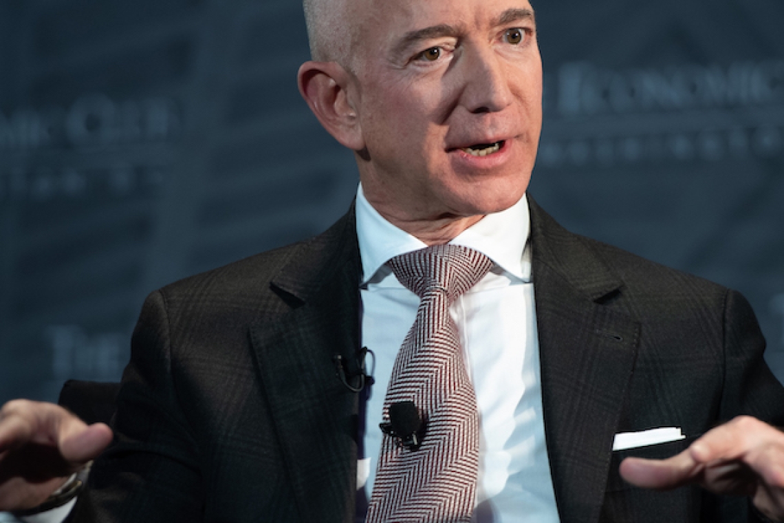 OMONDO POLITIQUE - Jeff Bezos défend la neutralité du Washington Post pour la présidentielle américaine