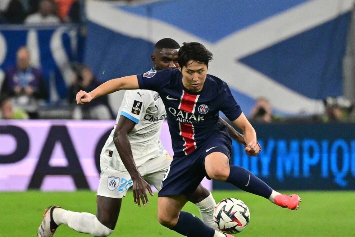 OMONDO SPORT - Un supporter du PSG exclu pour racisme envers Kang-in Lee