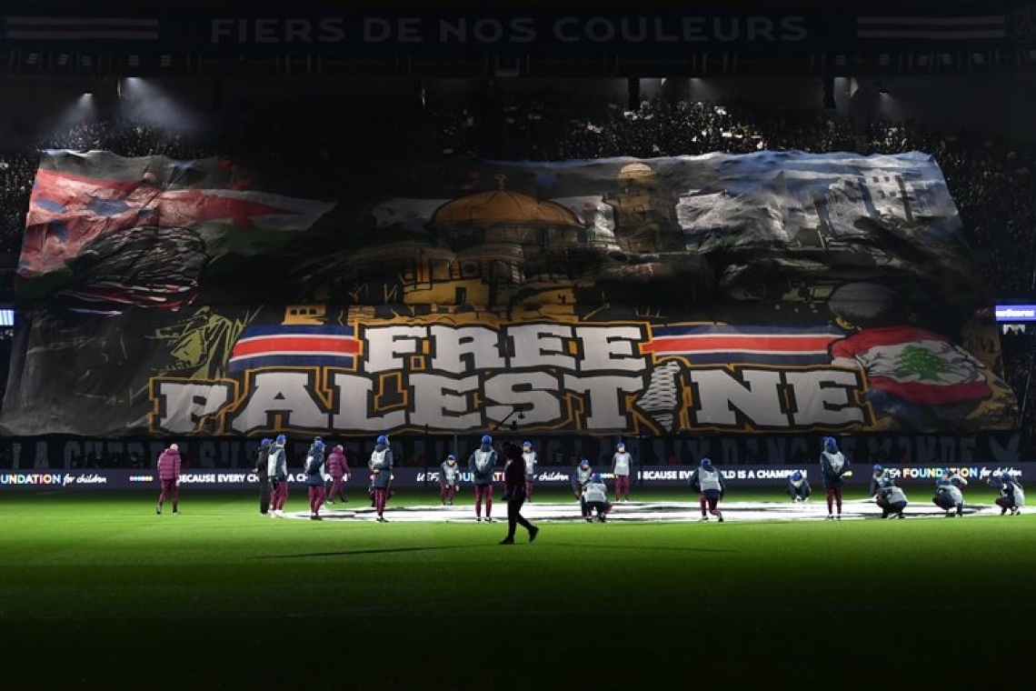 OMONDO SPORT - Tifo « Free Palestine » au Parc des Princes : Les dirigeants du PSG et de la FFF convoqués au ministère de l’Intérieur pour « s’expliquer »