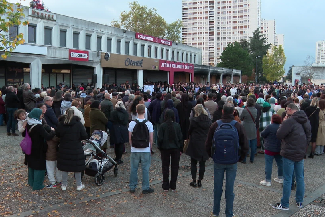 OMONDO HOMMAGE - Poitiers : un millier de personnes rendent hommage à l'adolescent tué dans une fusillade