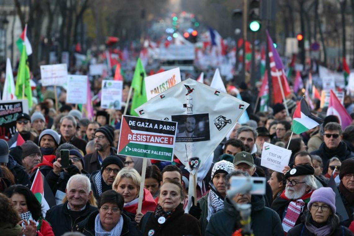 OMONDO SOCIÉTÉ - Paris : des manifestants pro-palestiniens dégradent un McDonald’s et un Starbucks