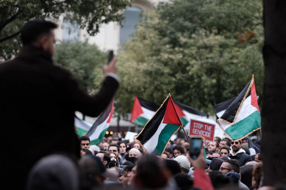 OMONDO SOCIÉTÉ - Paris : dégradations de McDonald's et Starbucks lors d'une manifestation pro-palestinienne