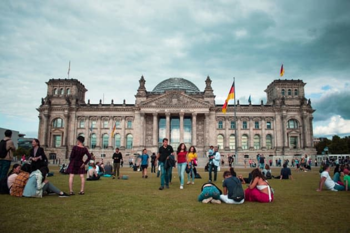 OMONDO SANTÉ - Une directrice de la police de Berlin conseille aux juifs et aux homosexuels d’être prudents dans «certains quartiers»