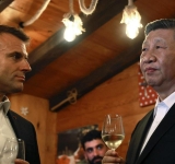 Taxation chinoise sur le cognac : Macron et Barnier cherchent une solution diplomatique