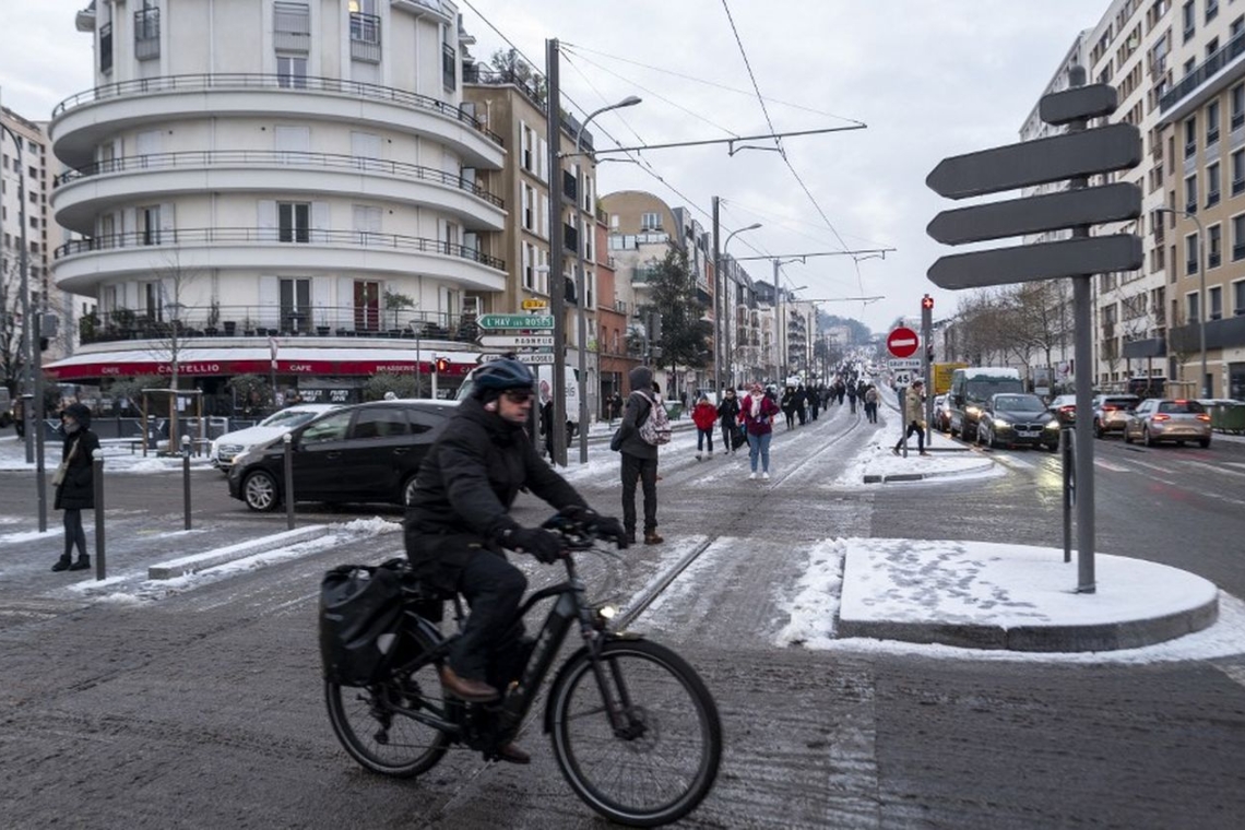 Île-de-France : activation du plan neige verglas de niveau 2 face aux risques climatiques