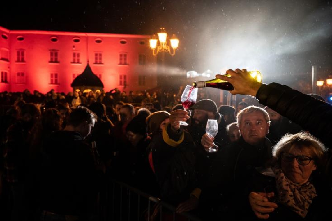 Le beaujolais nouveau 2024 arrive ce jeudi, promettant fraîcheur et légèreté malgré une météo capricieuse