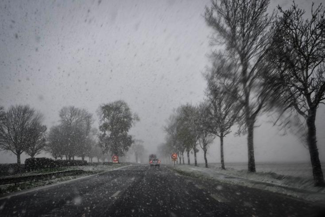 Tempête Caetano : Paris sous quatre centimètres de neige, « du jamais vu depuis 56 ans » en novembre