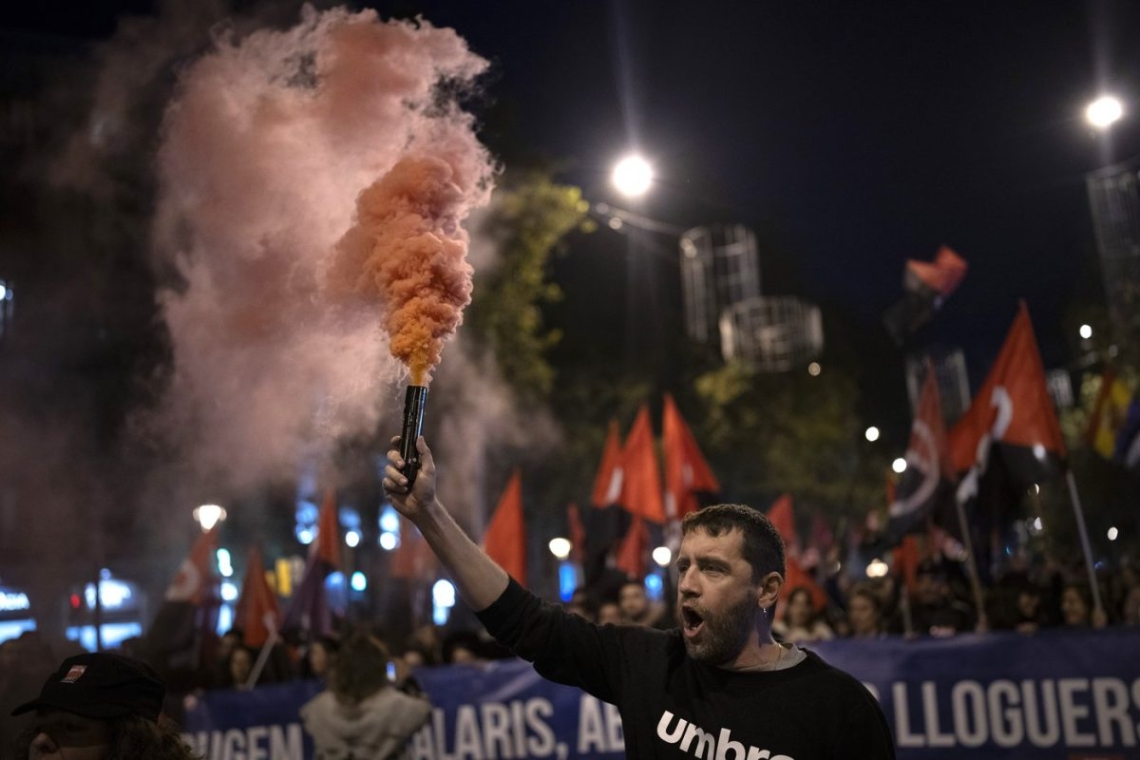 Barcelone : manifestation massive contre la flambée des prix immobiliers, symbole d'une crise du logement européenne