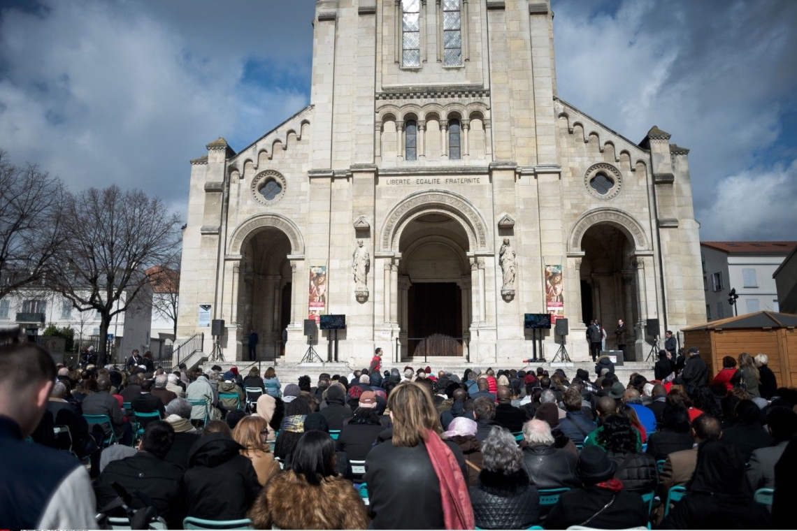 Vandalisme à la Basilique Saint-Denys d’Argenteuil : réactions et enjeux communautaires