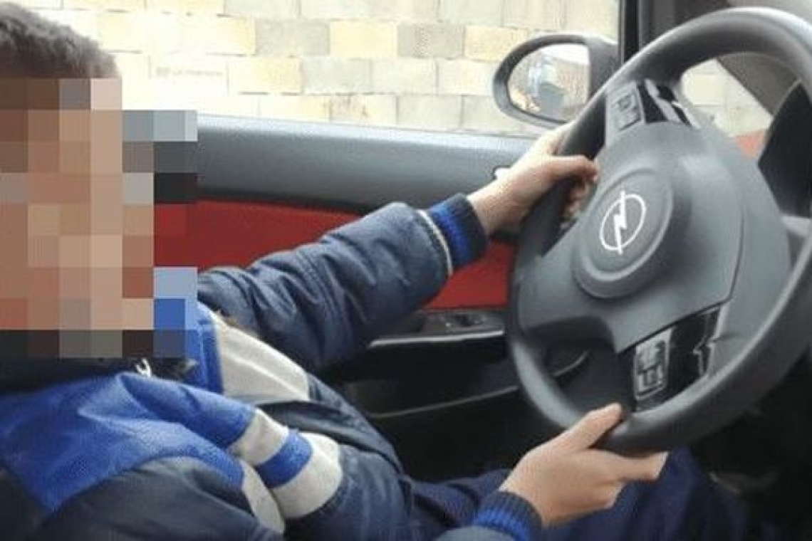 Val-de-Marne : Un enfant de neuf ans vole la voiture de son éducateur et percute un terre-plein