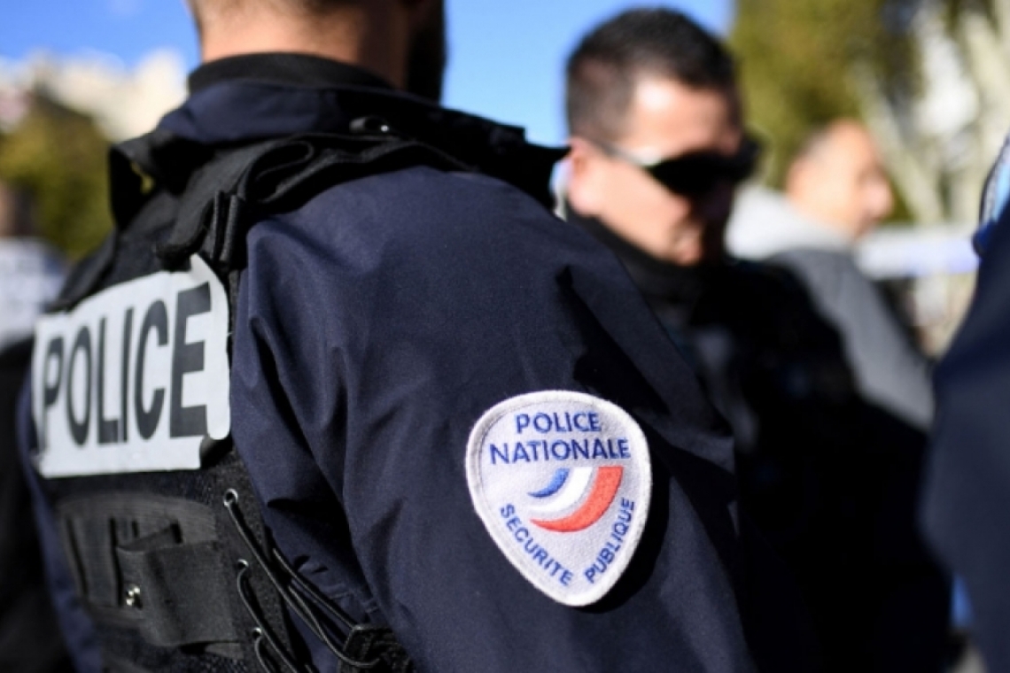 Saint-Étienne : Un homme menaçant armé de couteaux abattu par la police près du marché de Noël