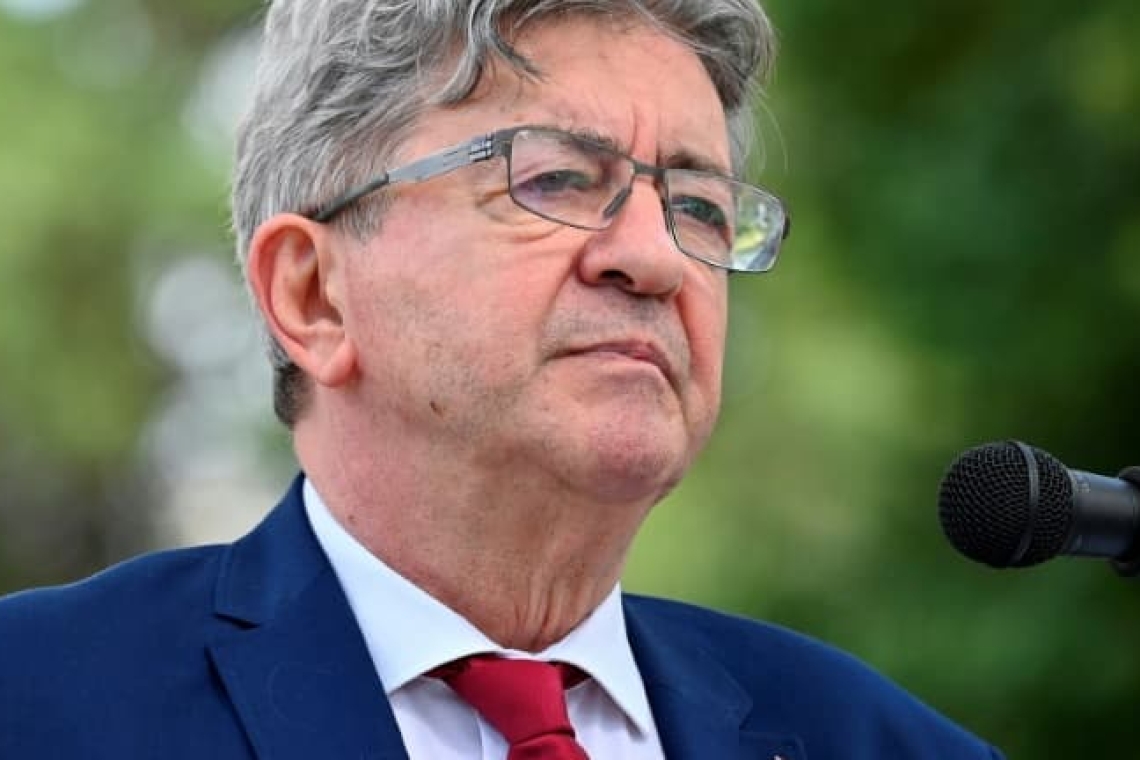 « C’est ça la solution» : en cas de censure, Mélenchon exhorte Macron à démissionner