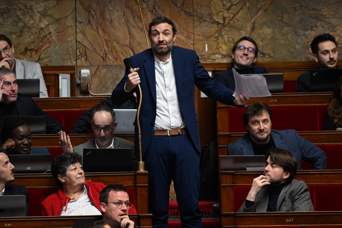 OMONDO POLITIQUE - "Déni de démocratie", "chaos politique" : les députés LFI quittent l'Assemblée après l'activation de l'article 49.3