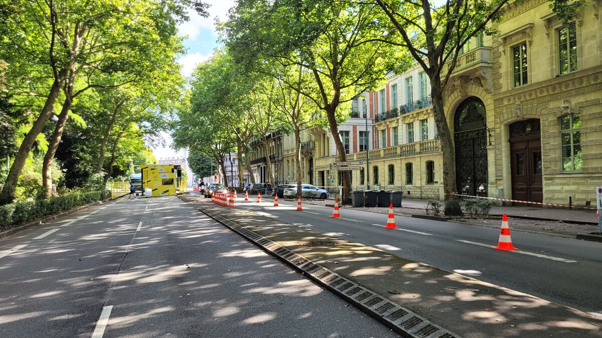 La-longue-ligne-droite-jusqu-a-l-arrivee-de-la-1e-etape-du-Tour-de-France-Les-coureurs-devraient-rouler-sur-le-cote-droit-2106457.jpg