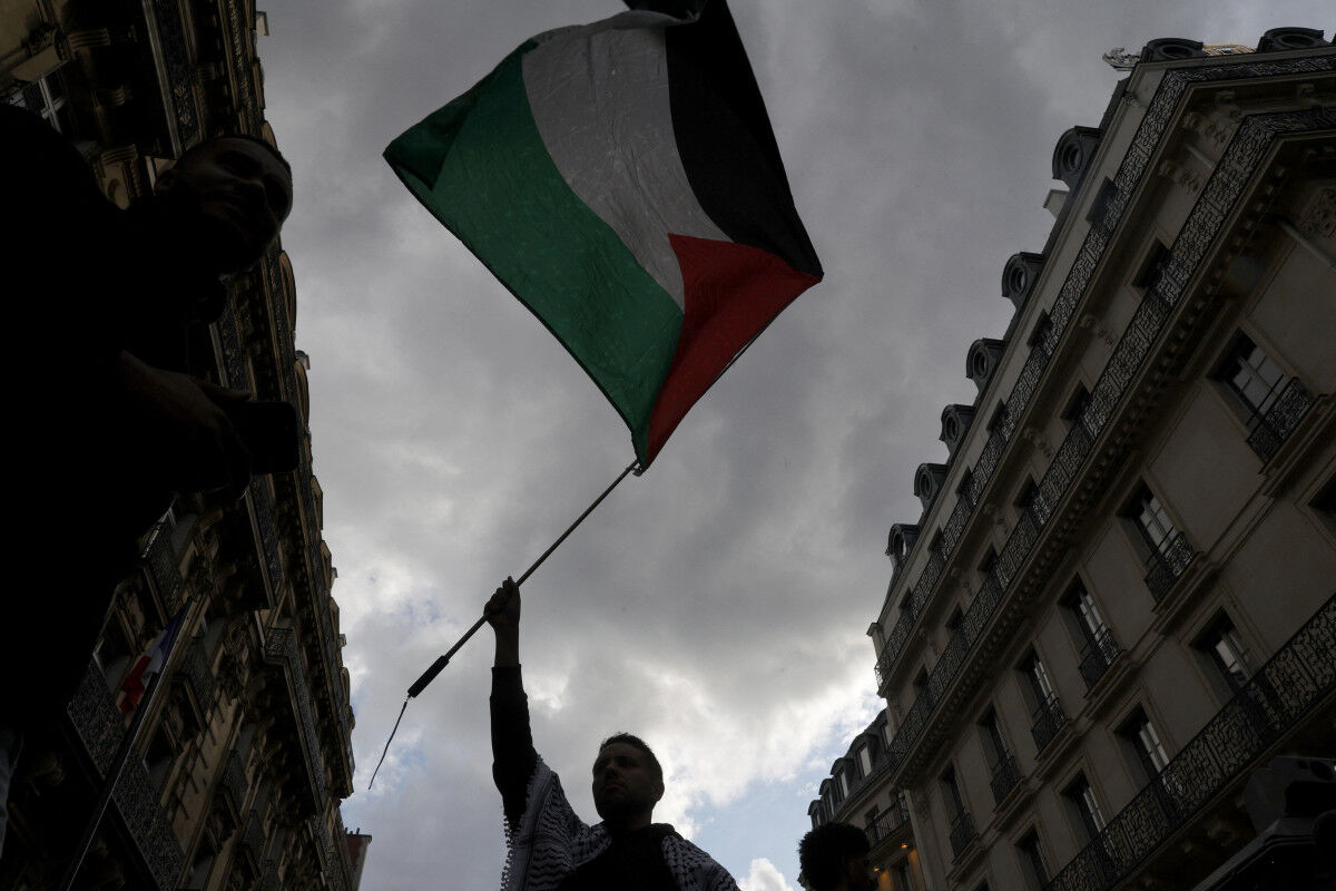 1678670-un-drapeau-palestinien-lors-de-la-manifestation-a-paris-le-27-mai-2024_copy.jpg