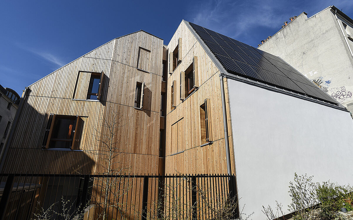 12 rue de l'Ermitage (20e), Bâtiment à énergie positive, qui fabrique plus d'énergie qu'il n'en consomme
