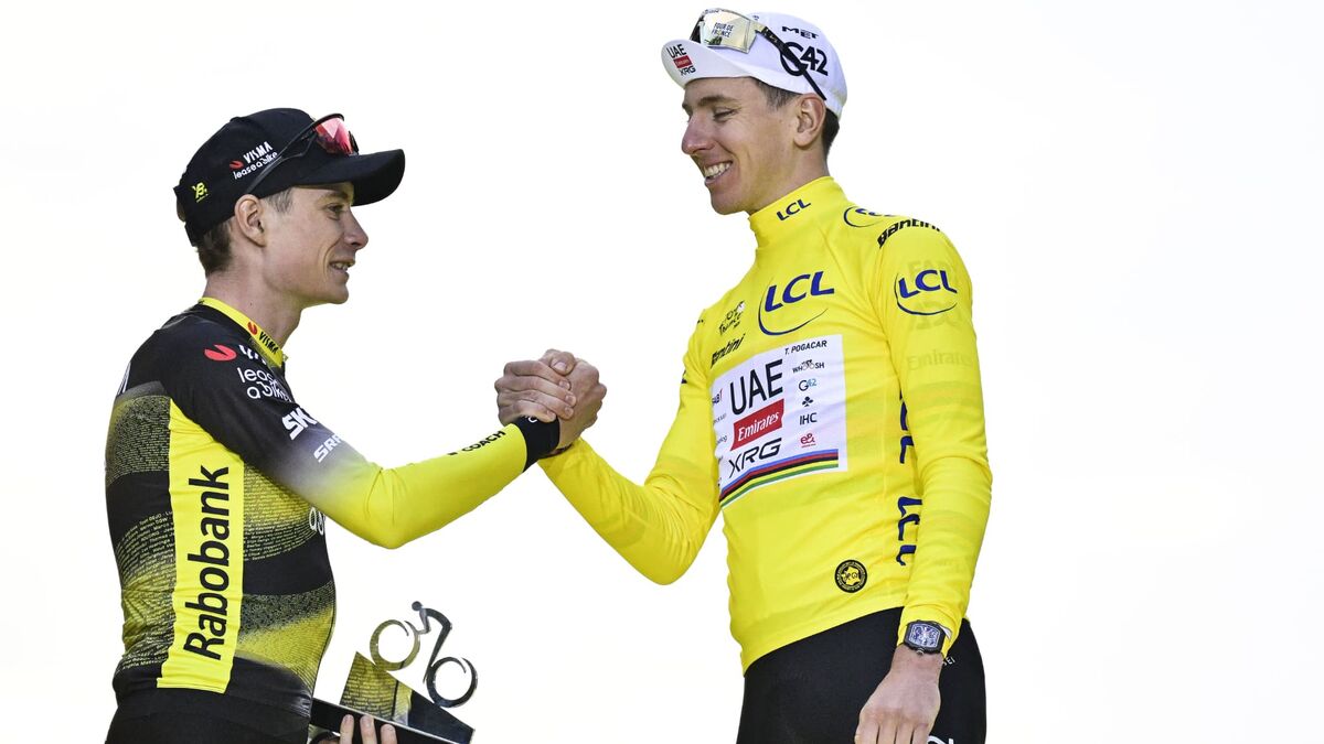 Jonas-Vingegaard-et-Tadej-Pogacar-sur-le-podium-du-Tour-de-France-2025-le-27-juillet-2025-2117482.jpg