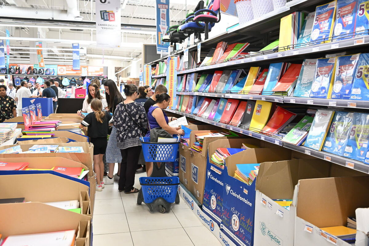 les-fournitures-scolaires-ont-augmente-de-1-en-juillet-2024-par-rapport-a-l-an-passe-selon-l-ufc-que-choisir-photo-sipa-jacques-witt-1721149102.jpg