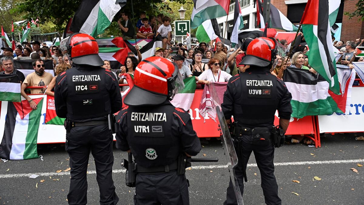 Manifestation-pro-palestinienne-sur-la-Vuelta-la-11e-etape-ecourtee-2131667.jpg
