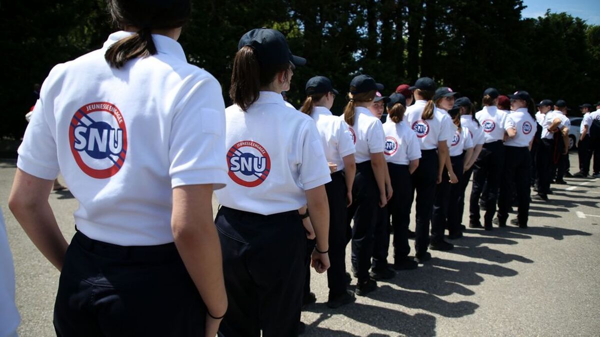 Youths wearing the official outfit of the Service national universel (SNU) civic service pose in a training center SNU on Julne 20, 2019 in Carpentras, southern France. Des jeunes portant le costume officiel du service civique Service National Universel (SNU) posent dans un centre de formation SNU le 20 juillet 2019 ˆ Carpentras, dans le sud de la France.//ALAINROBERT_alainrobert567/1906221255/Credit:Alain ROBERT/SIPA/1906221258