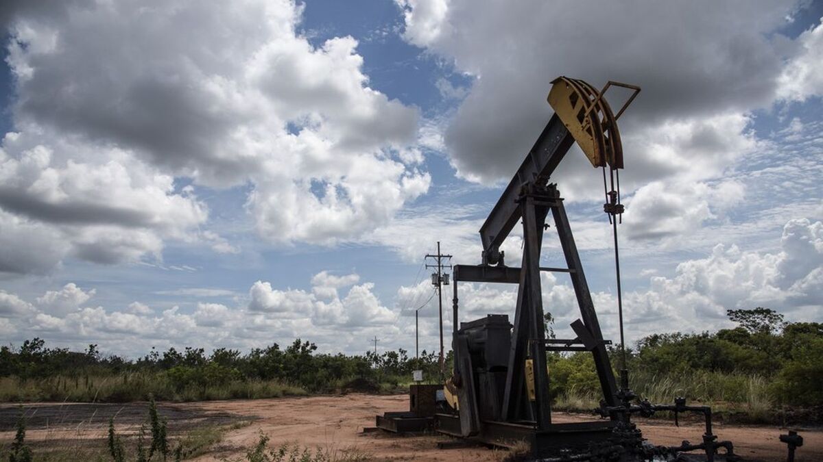 A pump jack stands near an oil spill at a facility in Venezuela. Photographer: Bloomberg