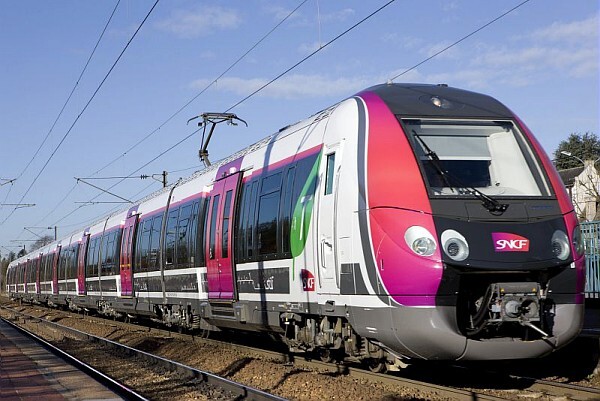 107029 07/12/2009 2 03/10/2010 Légende :Rame automotrice Z 50000 (le Francilien) à quai en gare d' Ecouen-Ezanville (Ligne H Paris-Luzarches) Mention Obligatoire : SNCF Médiathèque - CHRISTOPHE RECOURA 