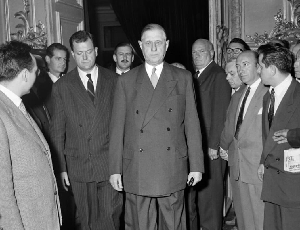 Le-general-de-Gaulle-c-arrive-au-Palais-d-Orsay-pour-donner-une-conference-de-presse-sur-la-situation-en-Algerie-apres-le-putsch-du-13-mai-le-19-mai-1958-a-Paris-1372401.jpg